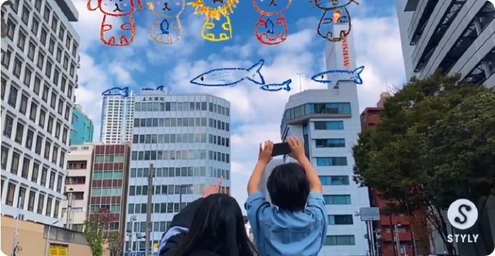 AR技術で空に浮かんだ絵のイメージ